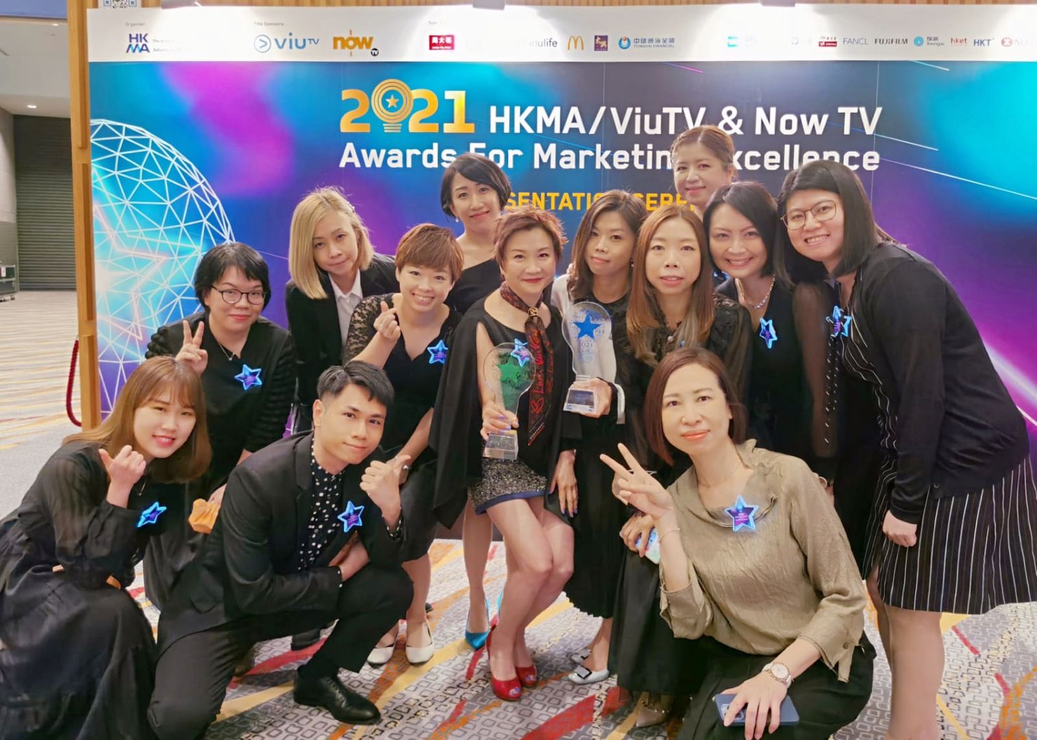 ABC 團隊於 2021 年 HKMA/ViuTV 及 Now TV 傑出市場策劃獎頒獎禮合照